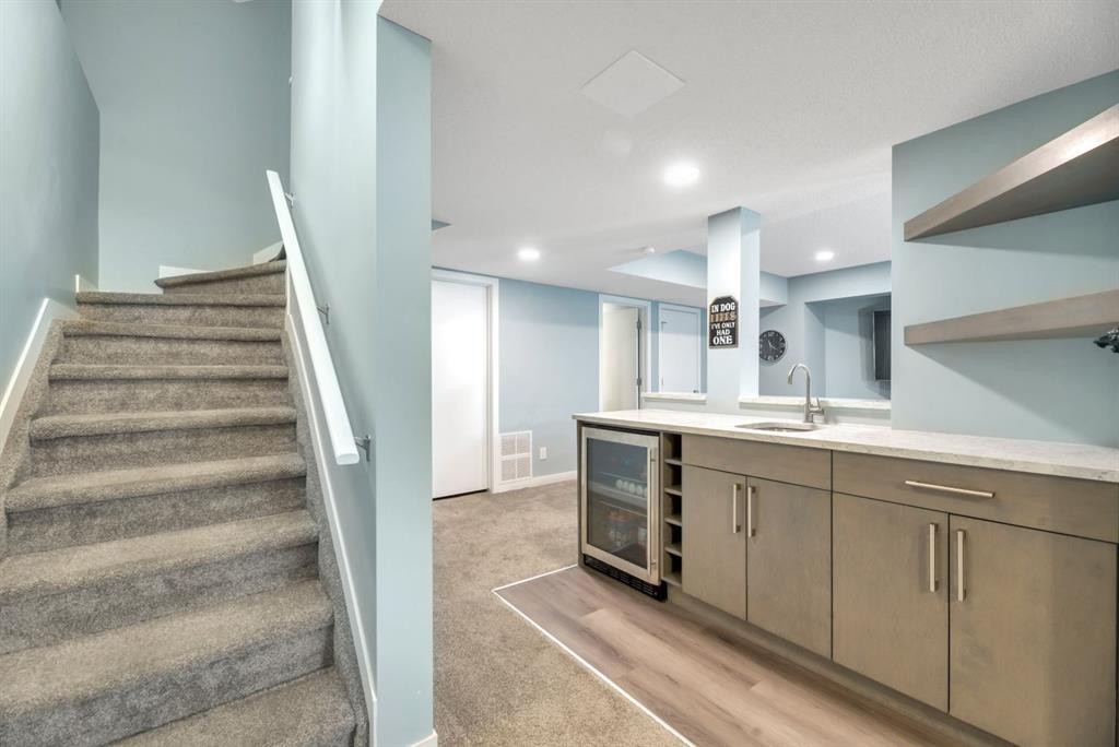 323 Hawkwood Boulevard Nw, Calgary, AB - Indoor Photo Showing Other Room