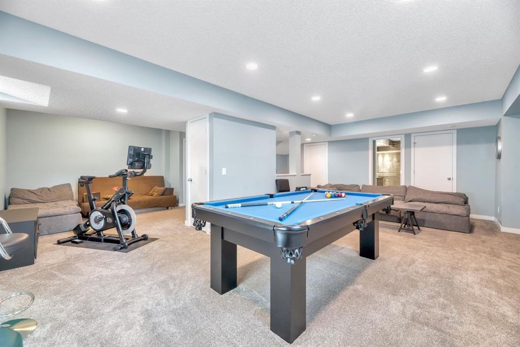 323 Hawkwood Boulevard Nw, Calgary, AB - Indoor Photo Showing Other Room