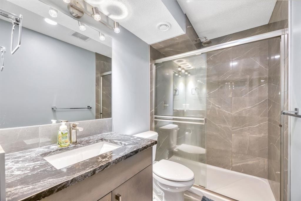 323 Hawkwood Boulevard Nw, Calgary, AB - Indoor Photo Showing Bathroom