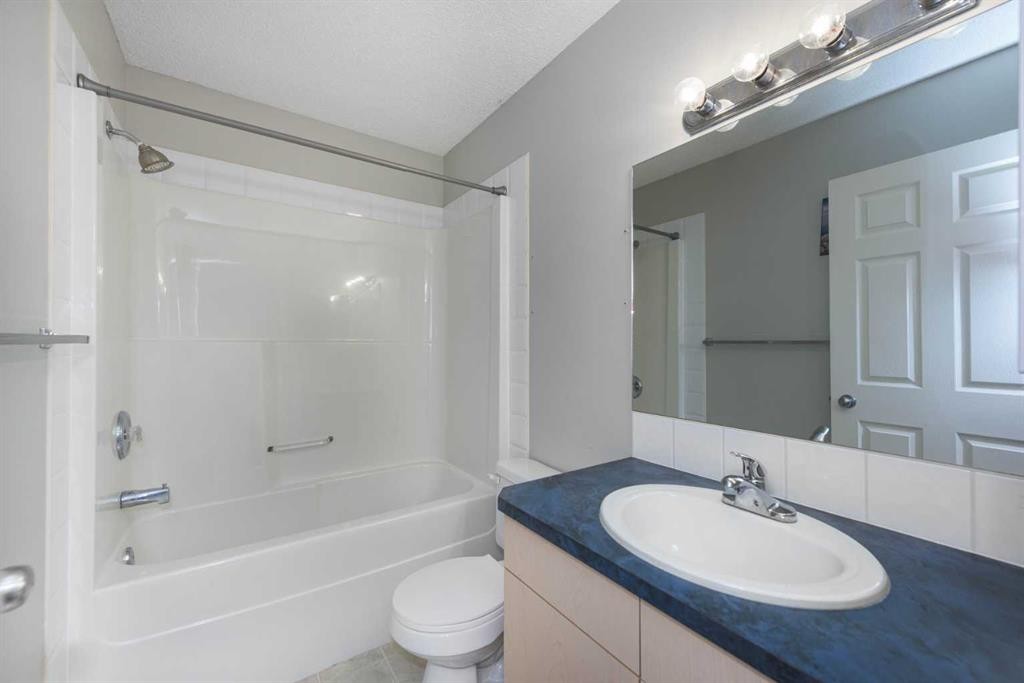 171 Saddlemead Green Ne, Calgary, AB - Indoor Photo Showing Bathroom