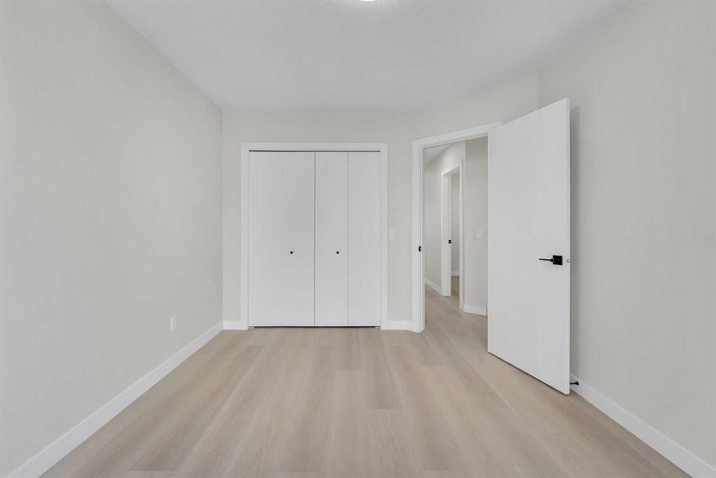 8420 Centre Street Ne, Calgary, AB - Indoor Photo Showing Other Room