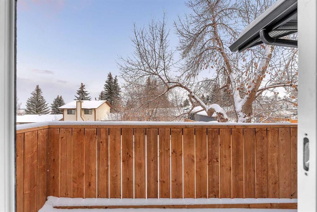 8420 Centre Street Ne, Calgary, AB - Outdoor