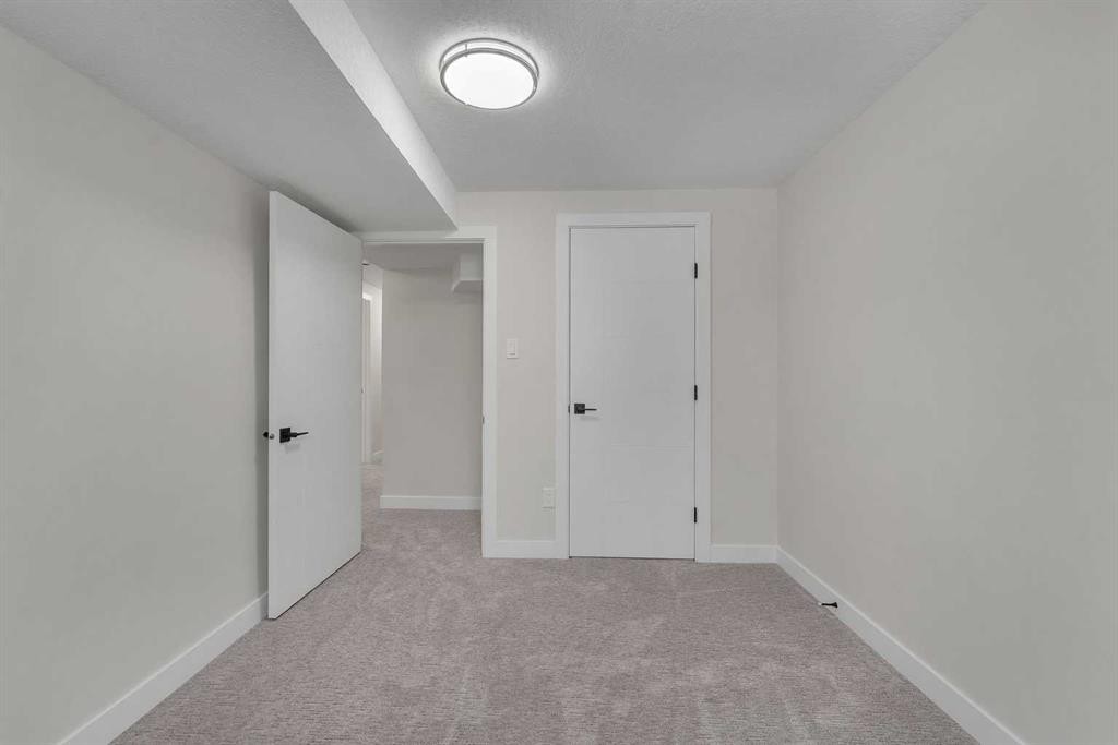 8420 Centre Street Ne, Calgary, AB - Indoor Photo Showing Other Room