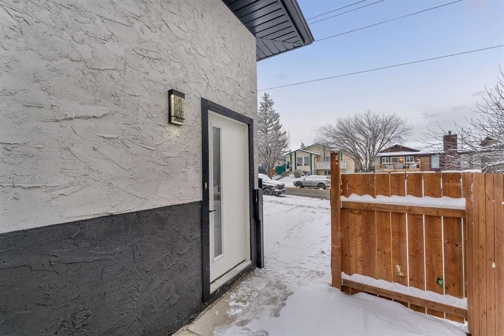 8420 Centre Street Ne, Calgary, AB - Outdoor