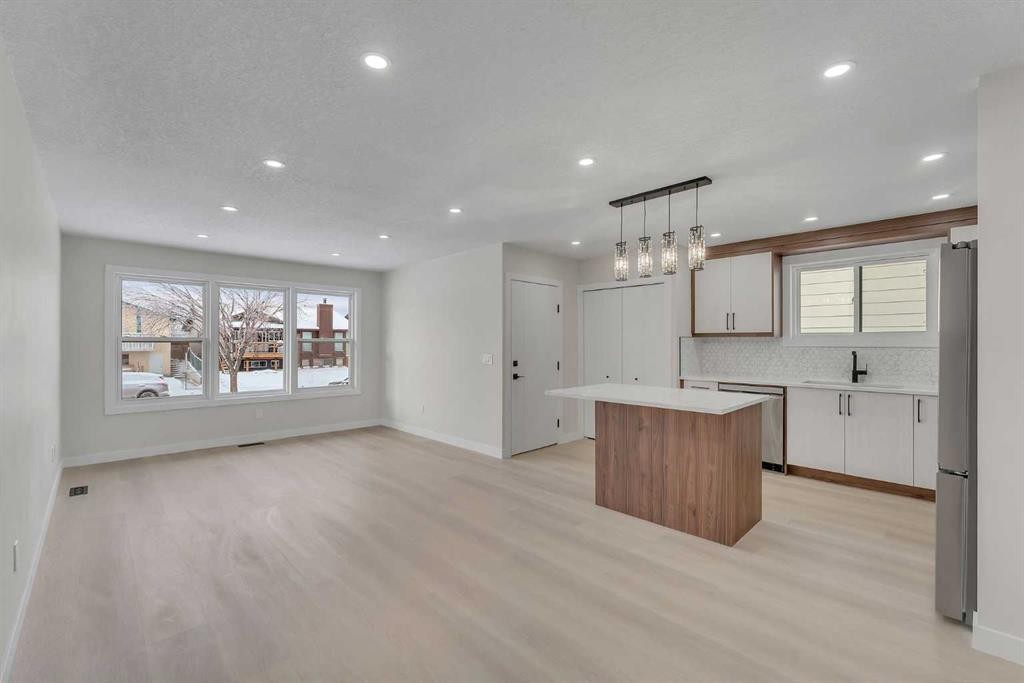 8420 Centre Street Ne, Calgary, AB - Indoor