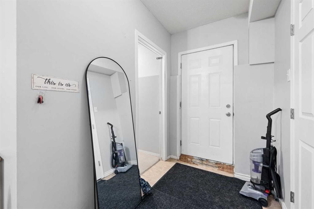 127 Tarawood Road Ne, Calgary, AB - Indoor Photo Showing Other Room