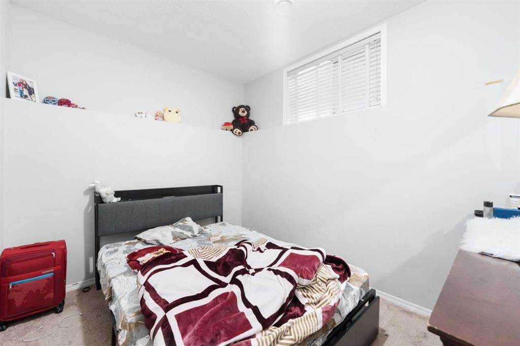 127 Tarawood Road Ne, Calgary, AB - Indoor Photo Showing Bedroom