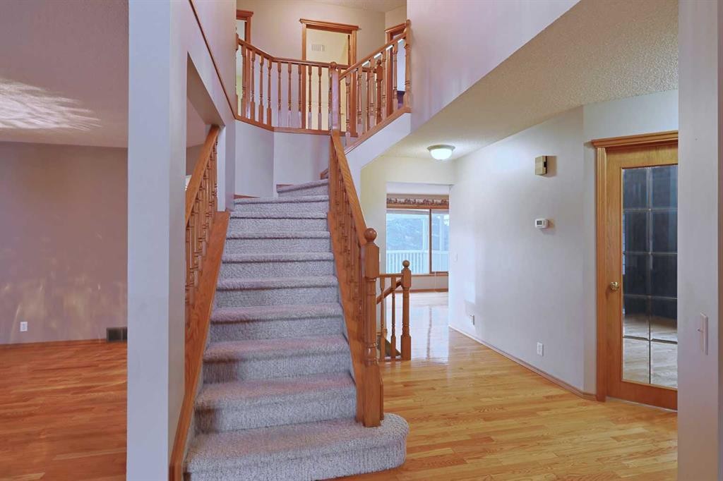 111 Schubert Place Nw, Calgary, AB - Indoor Photo Showing Other Room