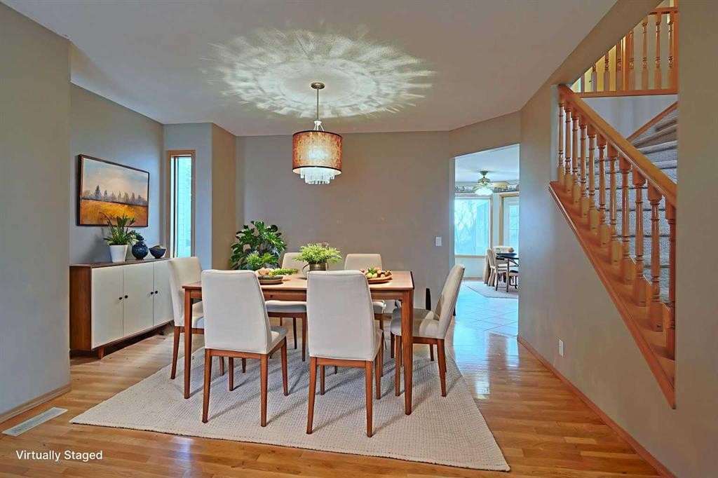 111 Schubert Place Nw, Calgary, AB - Indoor Photo Showing Dining Room