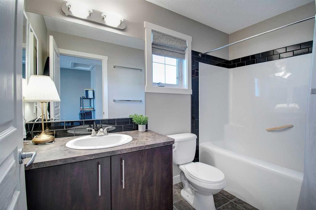 1606-2445 Kingsland Road Se, Airdrie, AB - Indoor Photo Showing Bathroom
