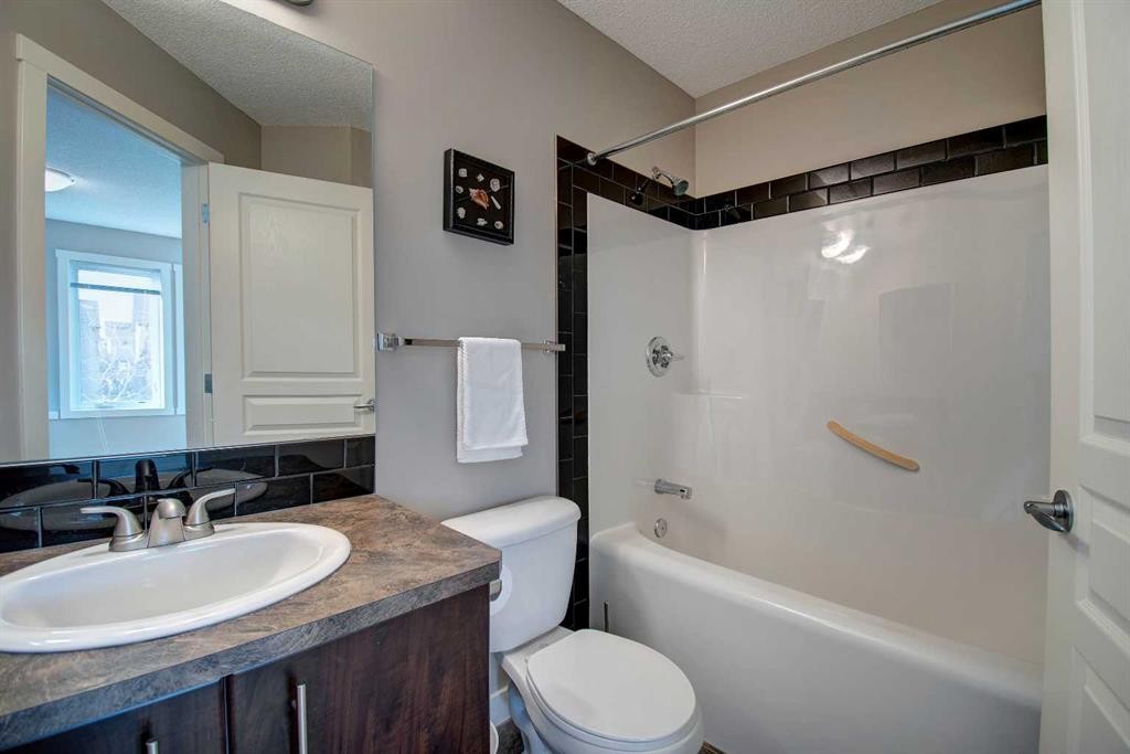 1606-2445 Kingsland Road Se, Airdrie, AB - Indoor Photo Showing Bathroom