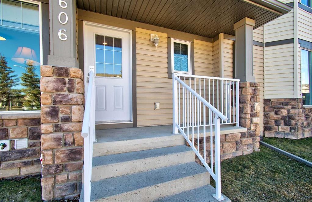 1606-2445 Kingsland Road Se, Airdrie, AB - Outdoor