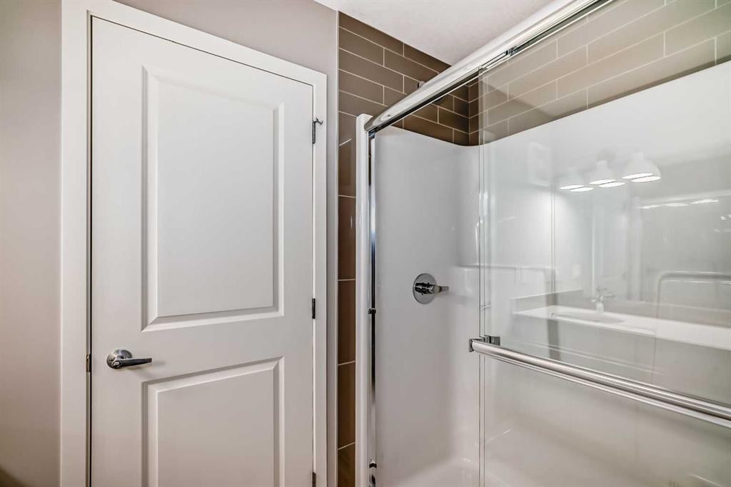 77 Mercado Landing Se, Calgary, AB - Indoor Photo Showing Bathroom