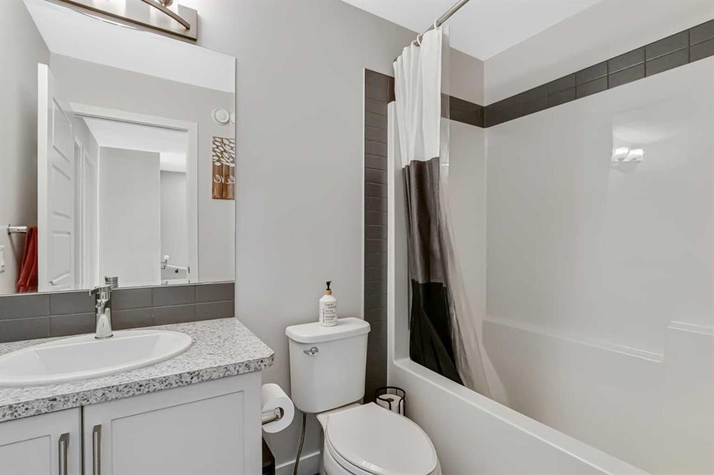273 Masters Road Se, Calgary, AB - Indoor Photo Showing Bathroom