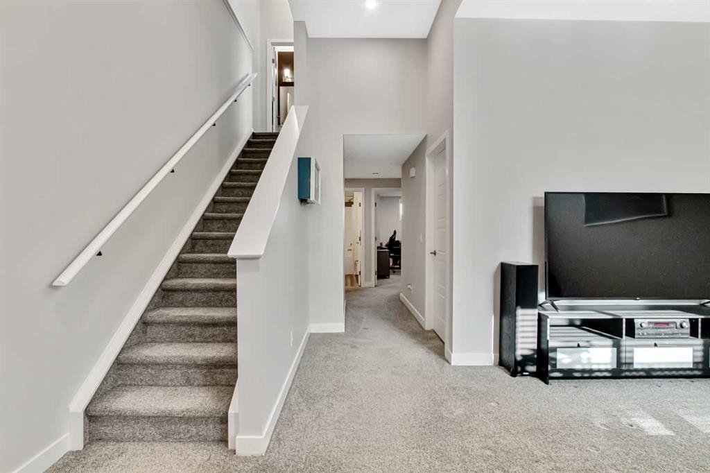 273 Masters Road Se, Calgary, AB - Indoor Photo Showing Other Room