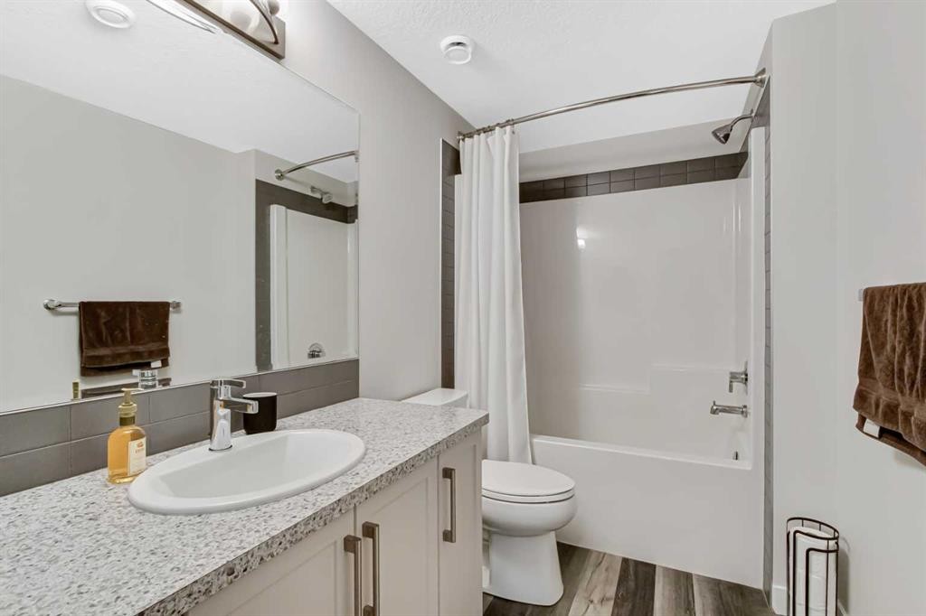 273 Masters Road Se, Calgary, AB - Indoor Photo Showing Bathroom