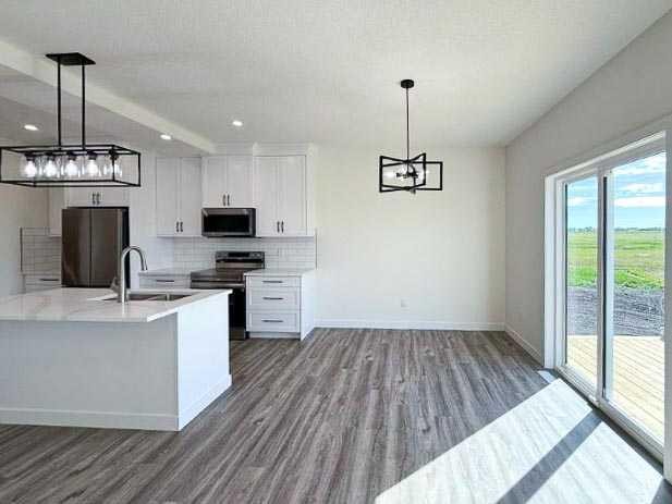 1207 Westview Drive, Bowden, AB - Indoor Photo Showing Kitchen With Upgraded Kitchen