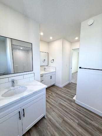 1207 Westview Drive, Bowden, AB - Indoor Photo Showing Bathroom