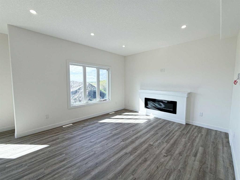 1207 Westview Drive, Bowden, AB - Indoor Photo Showing Living Room With Fireplace