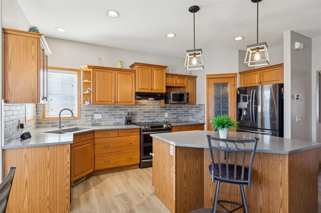 2841 Coopers Manor Sw, Airdrie, AB - Indoor Photo Showing Kitchen With Double Sink With Upgraded Kitchen