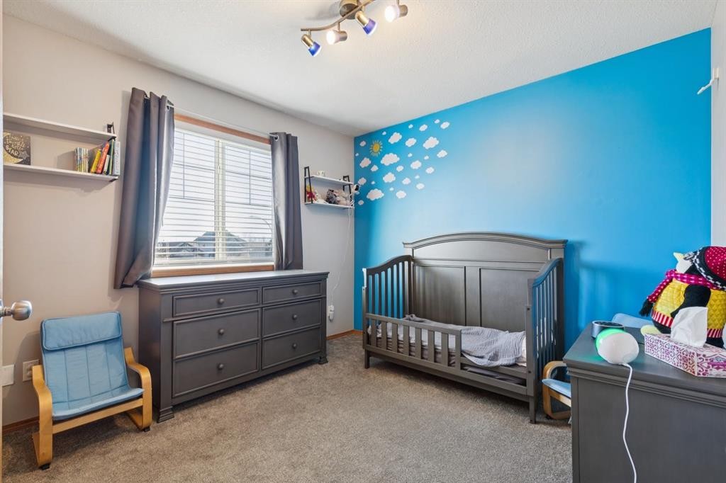 2841 Coopers Manor Sw, Airdrie, AB - Indoor Photo Showing Bedroom