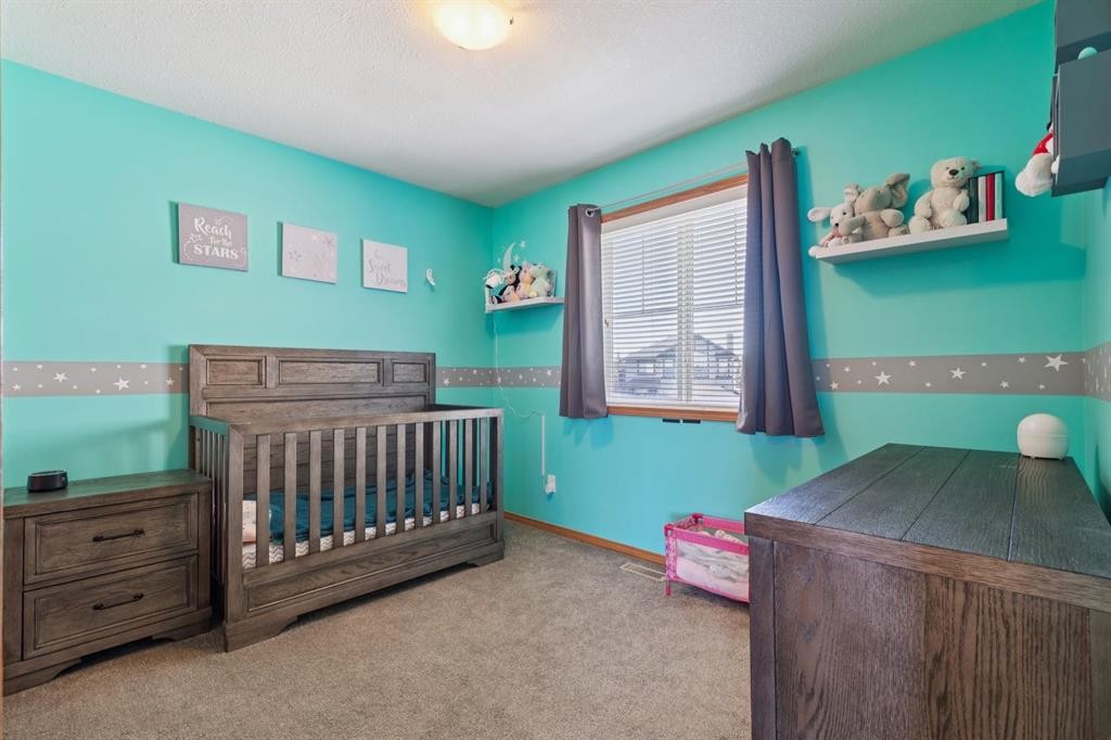 2841 Coopers Manor Sw, Airdrie, AB - Indoor Photo Showing Bedroom