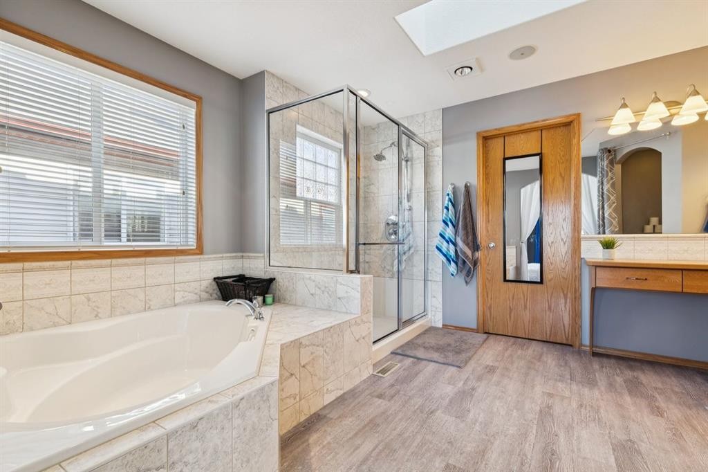 2841 Coopers Manor Sw, Airdrie, AB - Indoor Photo Showing Bathroom