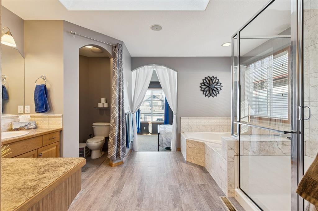 2841 Coopers Manor Sw, Airdrie, AB - Indoor Photo Showing Bathroom