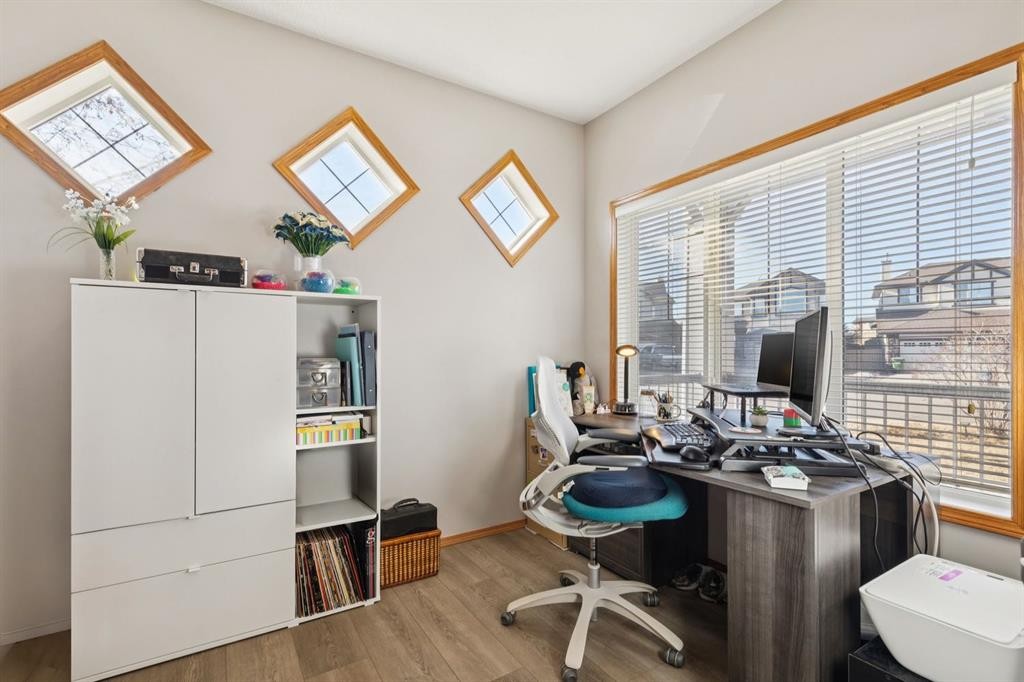 2841 Coopers Manor Sw, Airdrie, AB - Indoor Photo Showing Office