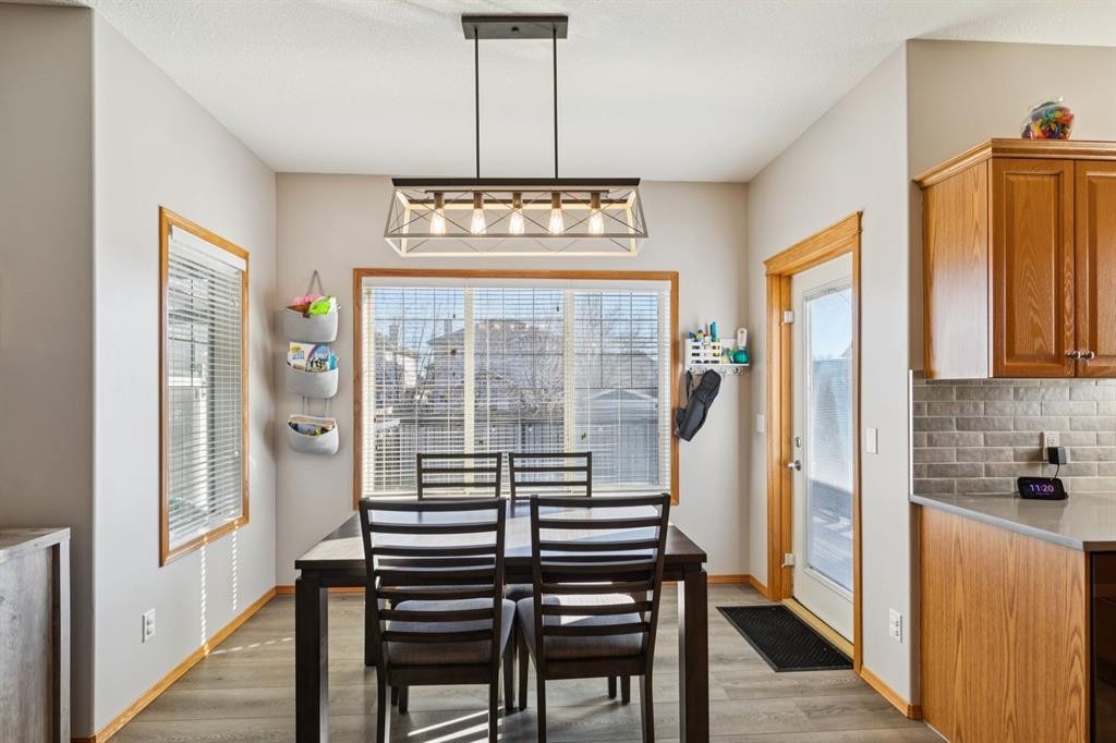 2841 Coopers Manor Sw, Airdrie, AB - Indoor Photo Showing Dining Room