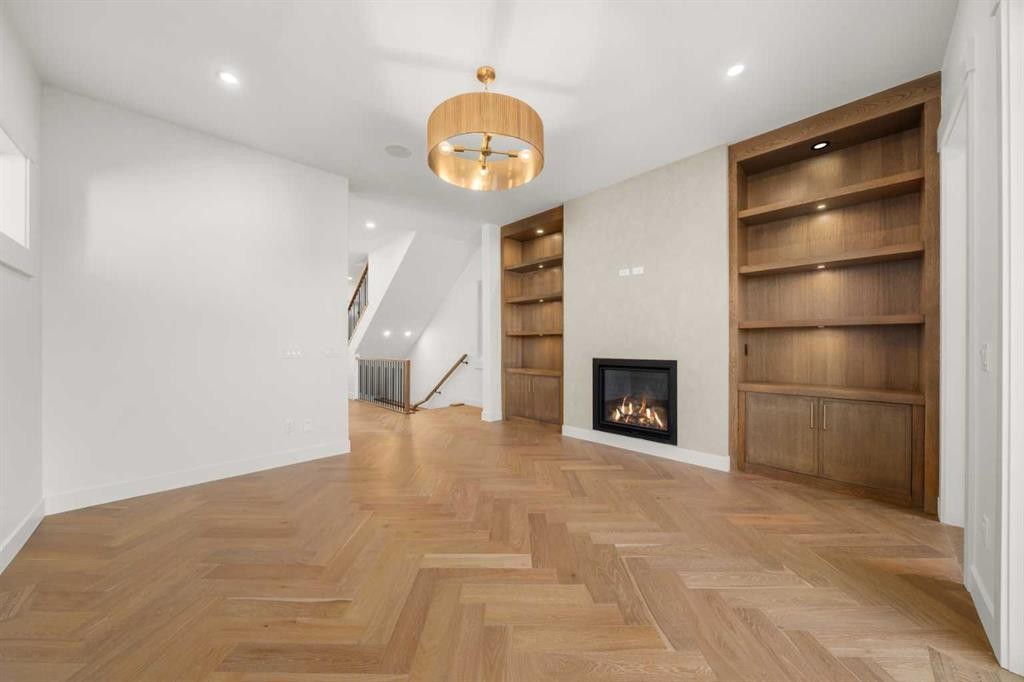 2004 44 Avenue Sw, Calgary, AB - Indoor With Fireplace