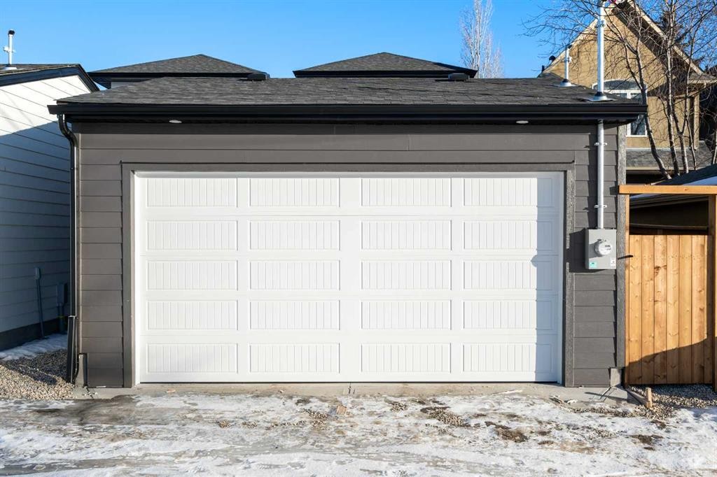 2004 44 Avenue Sw, Calgary, AB - Outdoor With Exterior