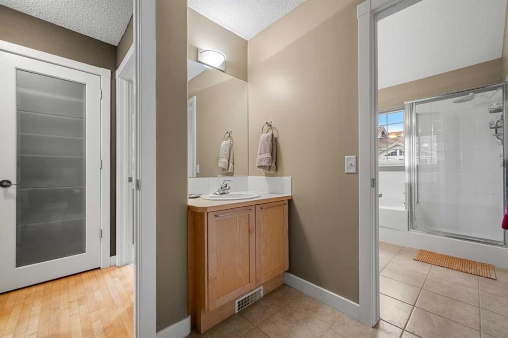 702 Patterson View Sw, Calgary, AB - Indoor Photo Showing Bathroom