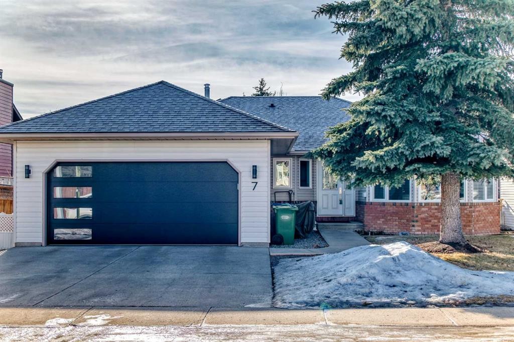 7 Sunset Crescent, Okotoks, AB - Outdoor
