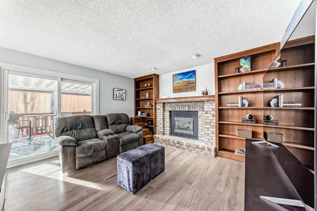 7 Sunset Crescent, Okotoks, AB - Indoor Photo Showing Living Room With Fireplace