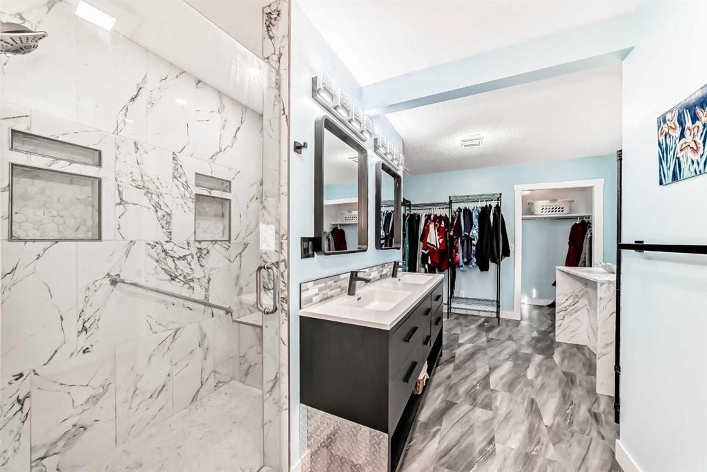 7 Sunset Crescent, Okotoks, AB - Indoor Photo Showing Bathroom