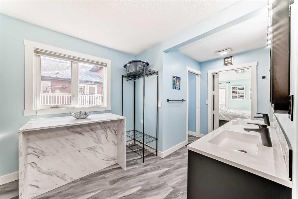 7 Sunset Crescent, Okotoks, AB - Indoor