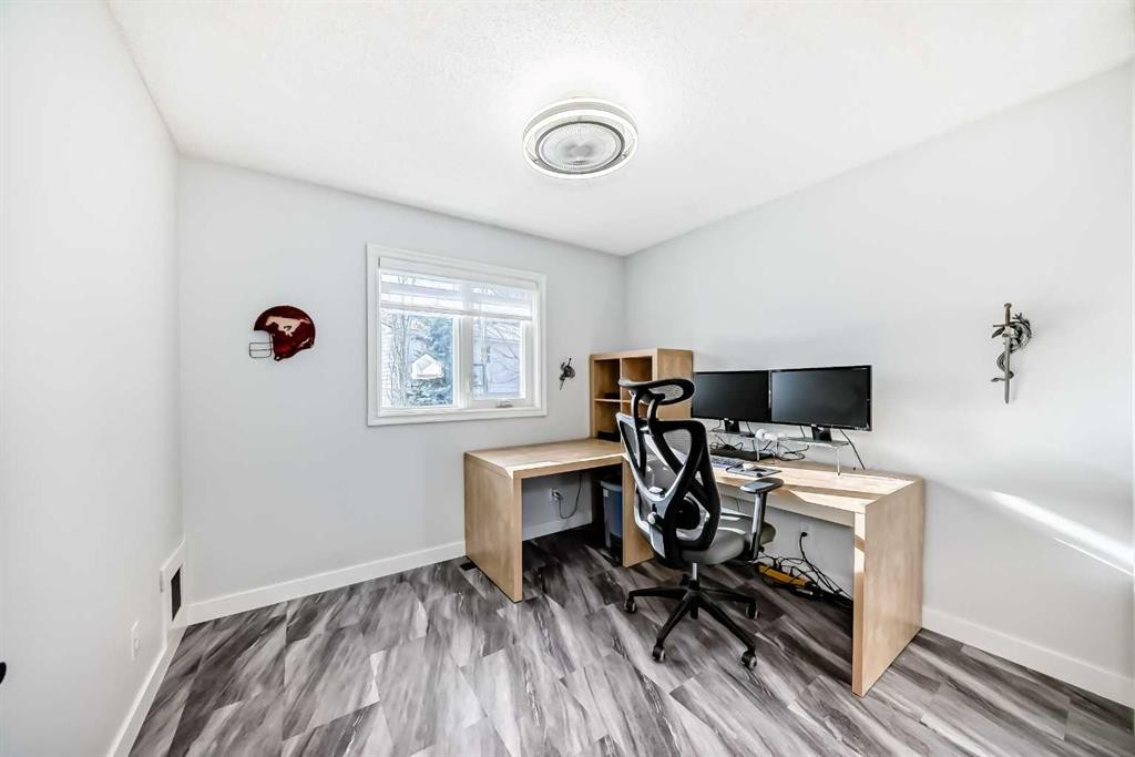 7 Sunset Crescent, Okotoks, AB - Indoor Photo Showing Office