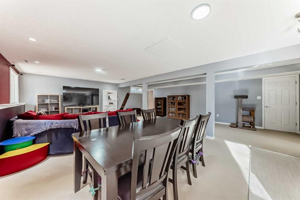 7 Sunset Crescent, Okotoks, AB - Indoor Photo Showing Dining Room
