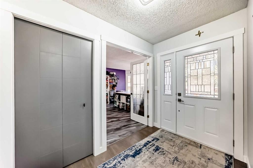 7 Sunset Crescent, Okotoks, AB - Indoor Photo Showing Other Room