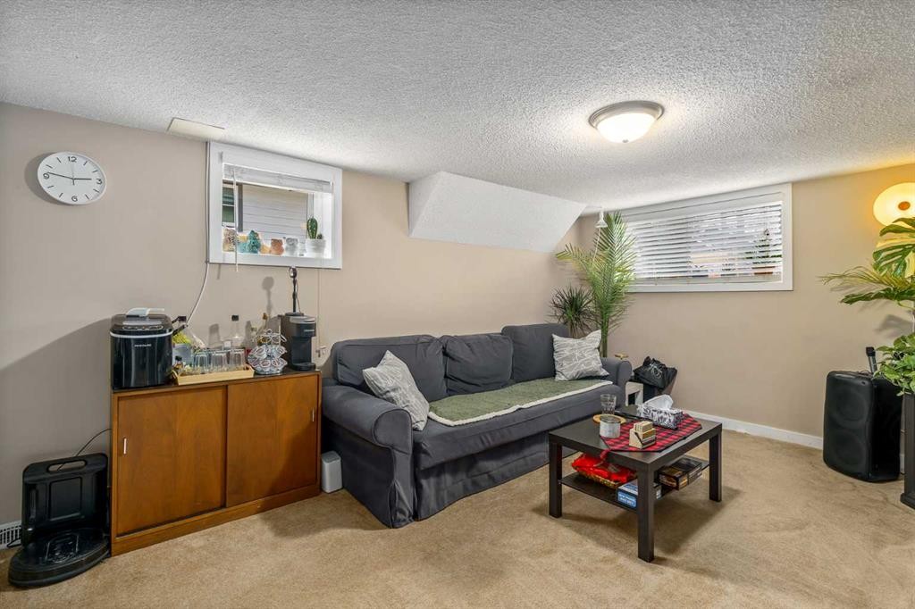 712 4A Street Nw, Calgary, AB