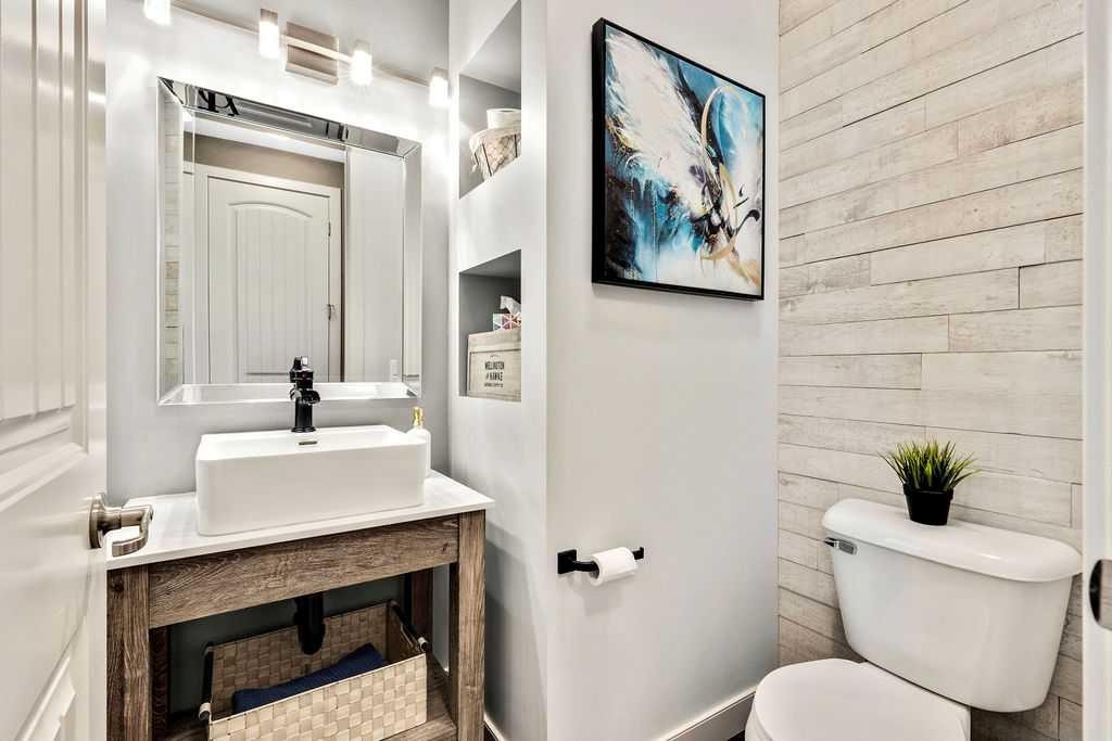 205 Aspenmere Way, Chestermere, AB - Indoor Photo Showing Bathroom