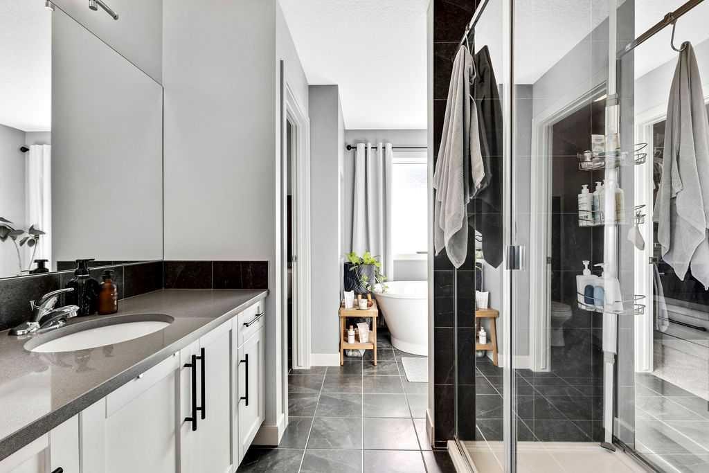205 Aspenmere Way, Chestermere, AB - Indoor Photo Showing Bathroom