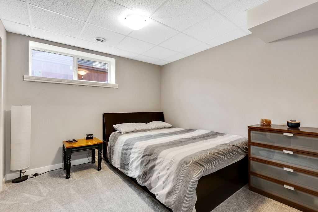 205 Aspenmere Way, Chestermere, AB - Indoor Photo Showing Bedroom