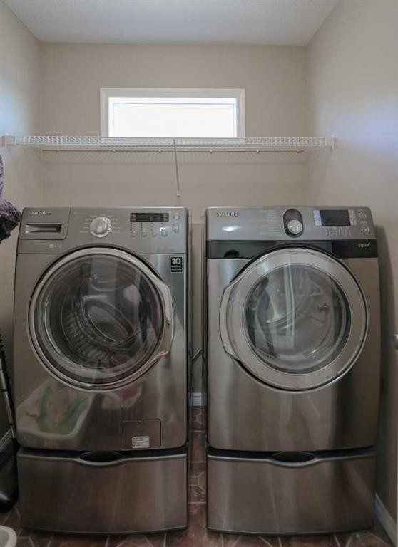 125 Silverado Range Cove Sw, Calgary, AB - Indoor Photo Showing Laundry Room