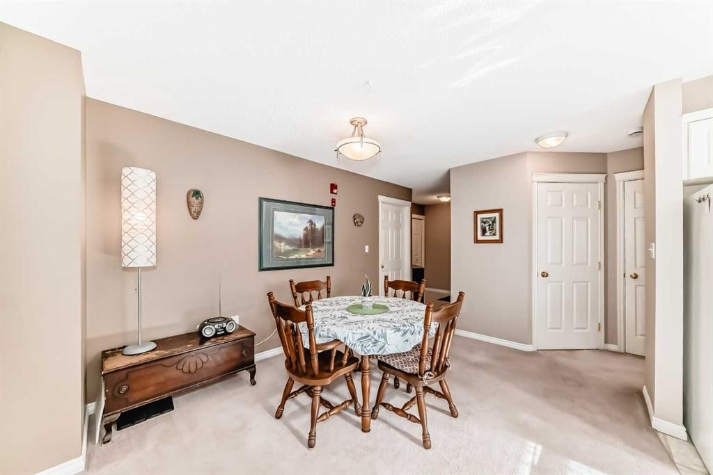 116-6800 Hunterview Drive Nw, Calgary, AB - Indoor Photo Showing Dining Room