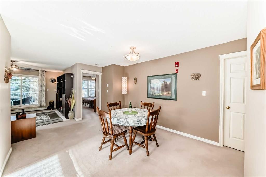 116-6800 Hunterview Drive Nw, Calgary, AB - Indoor Photo Showing Dining Room