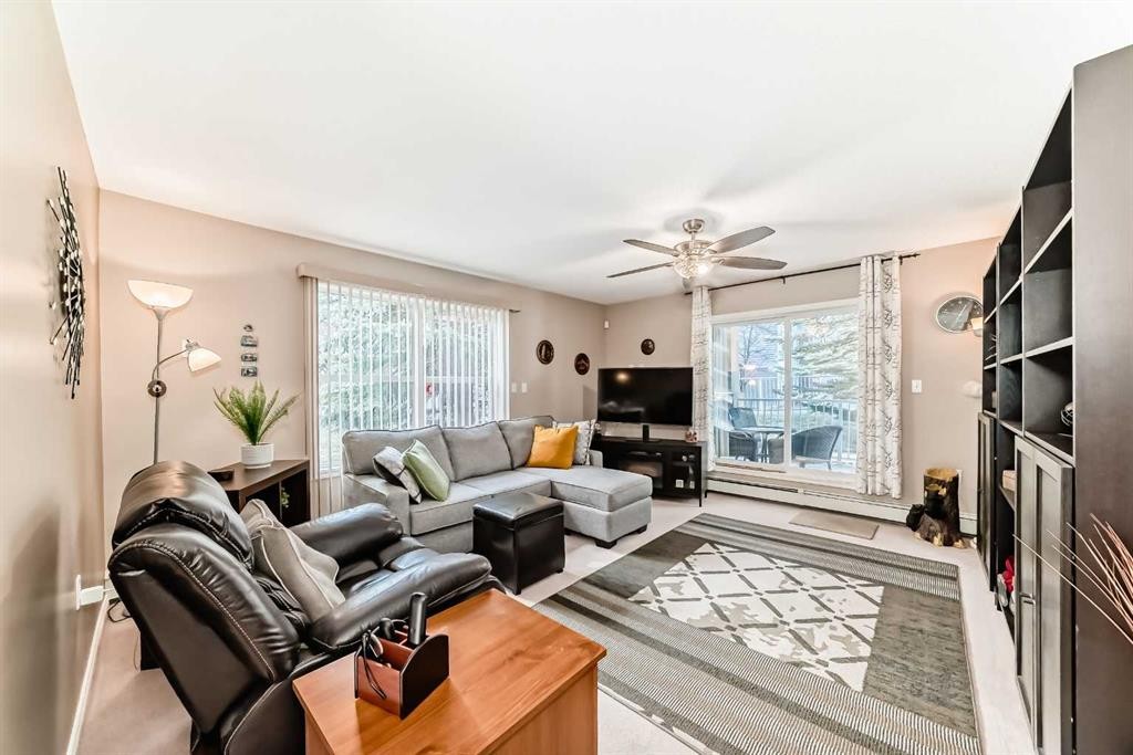 116-6800 Hunterview Drive Nw, Calgary, AB - Indoor Photo Showing Living Room