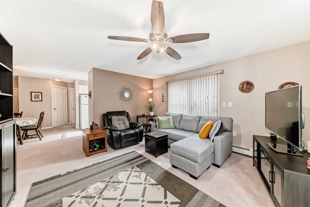 116-6800 Hunterview Drive Nw, Calgary, AB - Indoor Photo Showing Living Room