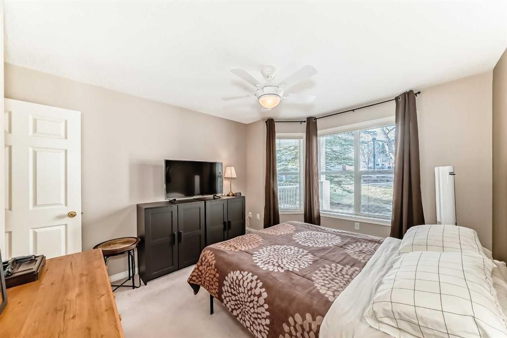 116-6800 Hunterview Drive Nw, Calgary, AB - Indoor Photo Showing Bedroom